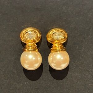 Elegant Gold and Pearl Earrings